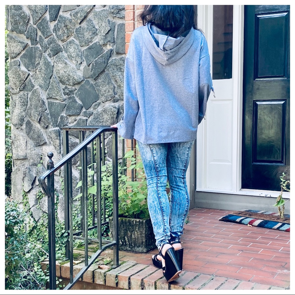 ✨LAST ✨SOFT HOODED SWEATSHIRT WITH SLEEVES DETAIL - Picture 8 of 12